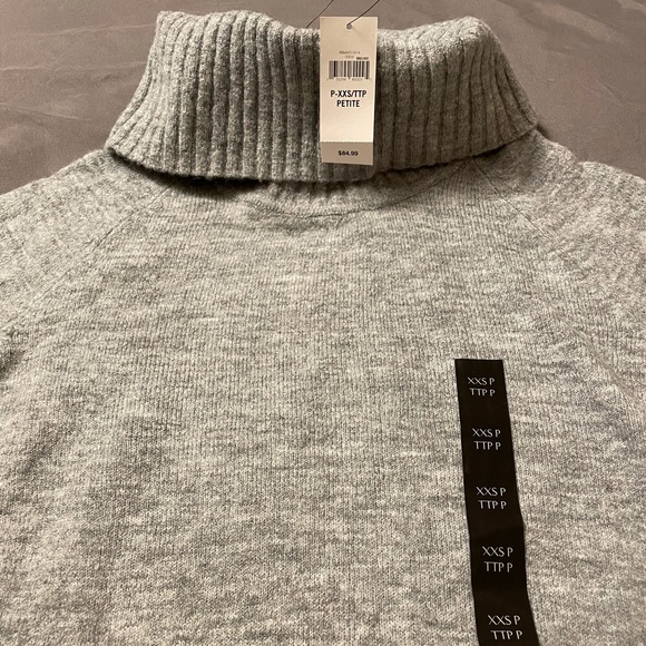 Brand new with tags Banana Republic turtleneck XXS - Picture 2 of 3